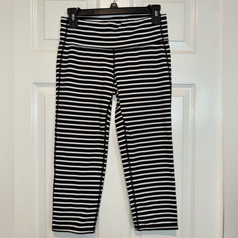 Athleta Black and White Striped Capri Leggings. Size M